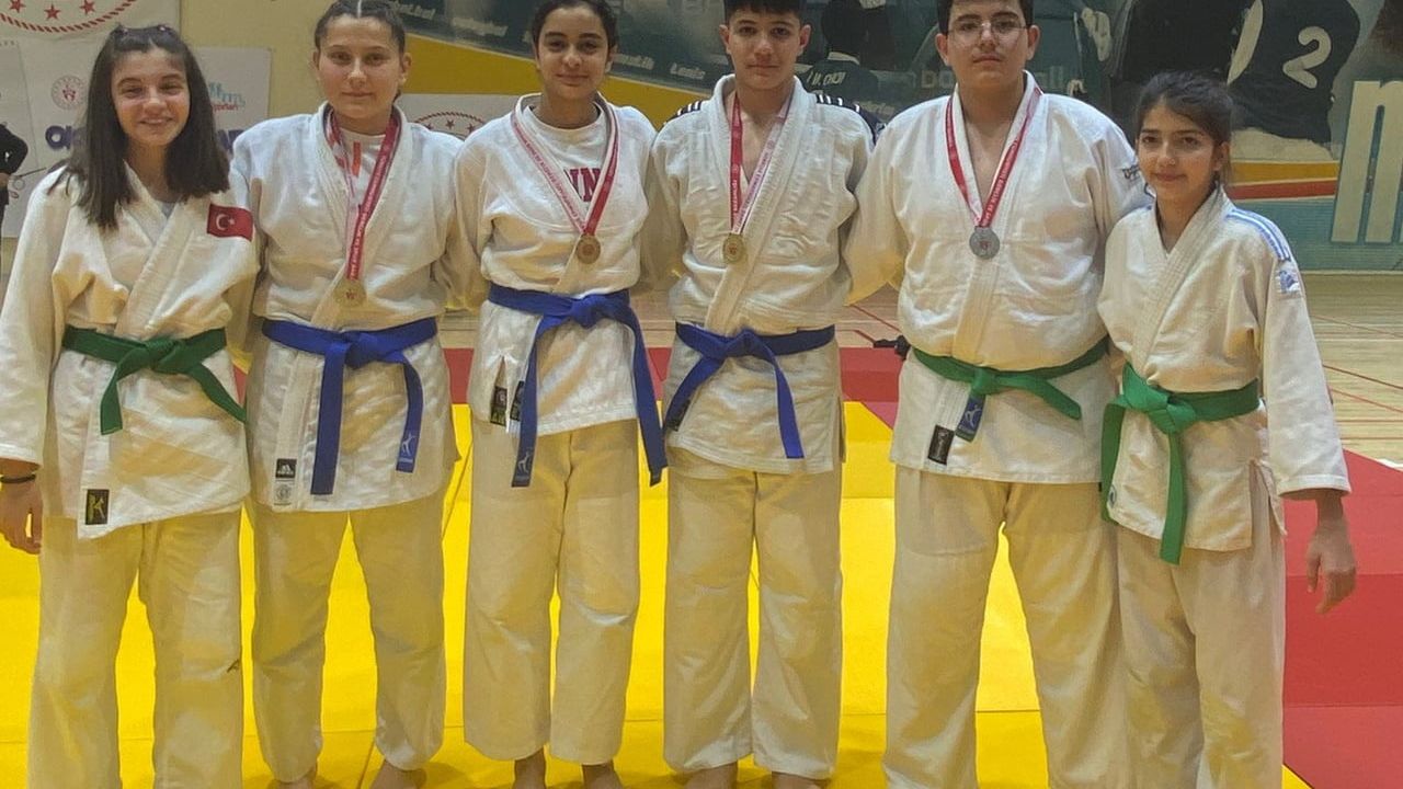 Salihli'nin yıldız judocuları Manisa İl Birinciliğinde madalyaları topladı