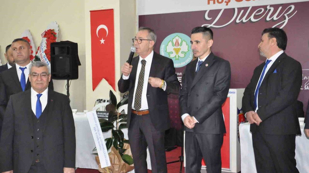 Salihli Şoförler ve Otomobilciler Esnaf Odası'nda Samet Balgönül yeniden başkan seçildi