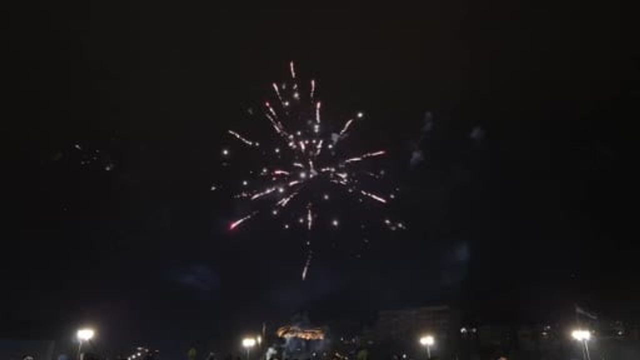 Şam'da Emevi Meydanı'nda 2026 Yeni Yılı Coşkusu: Suriyeliler Umut ve Birlik Mesajlarıyla Karşıladı