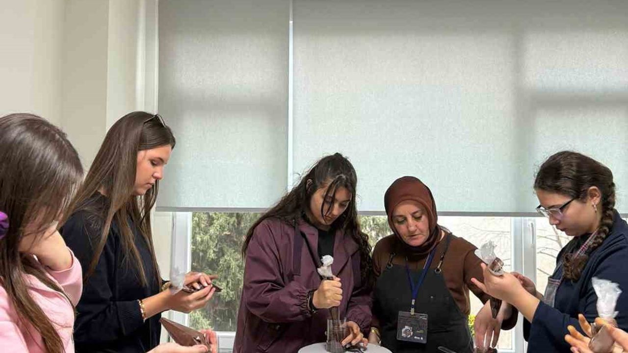 SAMEK ara tatilde anne-çocuk ve lise atölyeleriyle öğrencileri buluşturdu