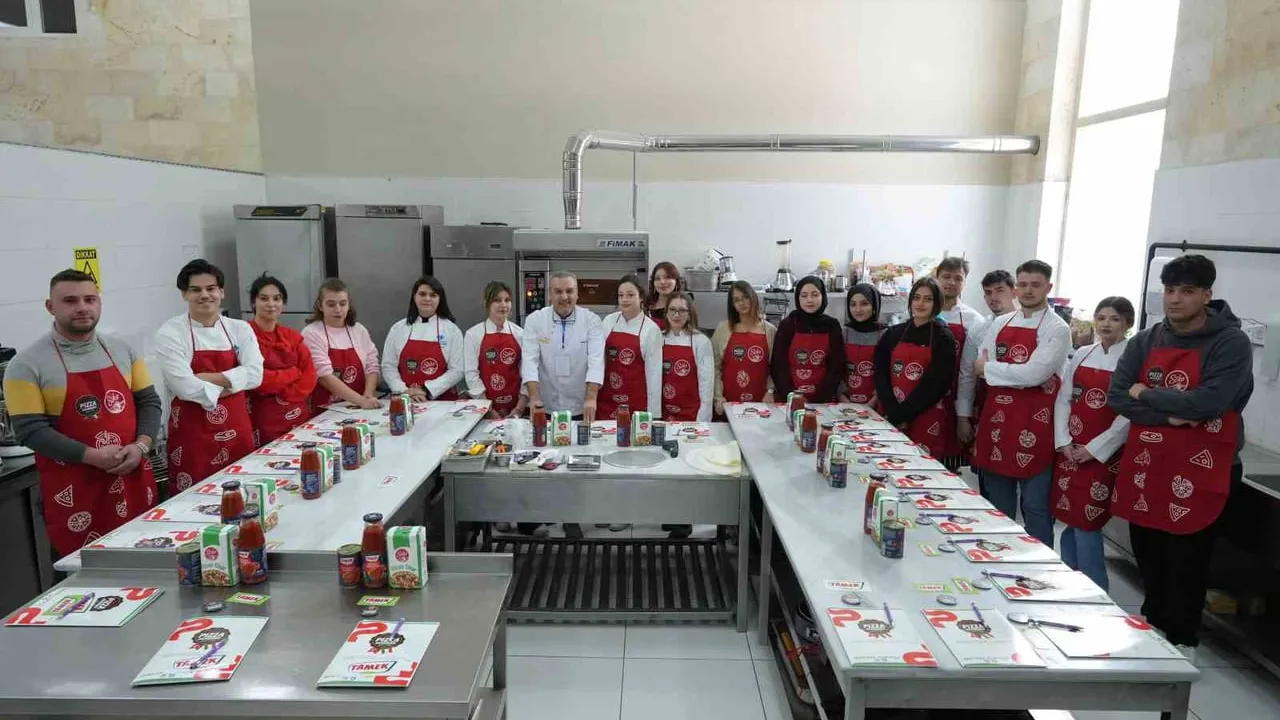 Şampiyon Şef Şahin Çiftçi'den Kapadokya Üniversitesi'nde Uygulamalı Pizza Atölyesi