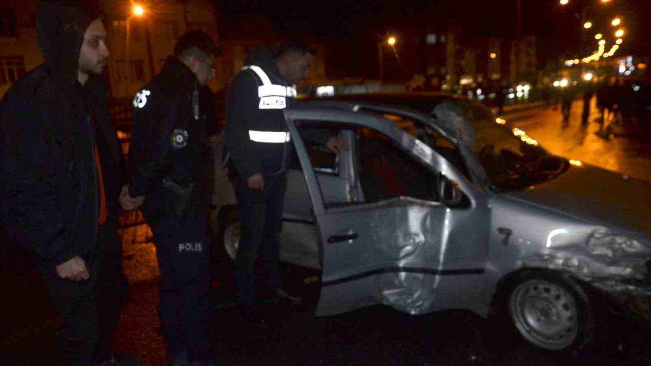 Samsun Bafra'da buzlanma zincirleme kazaya neden oldu: 3 yaralı