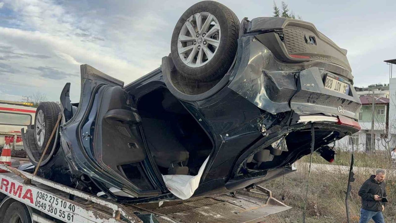 Samsun Canik'te cenaze dönüşü üç araçlı kaza: 4 kişi yaralandı