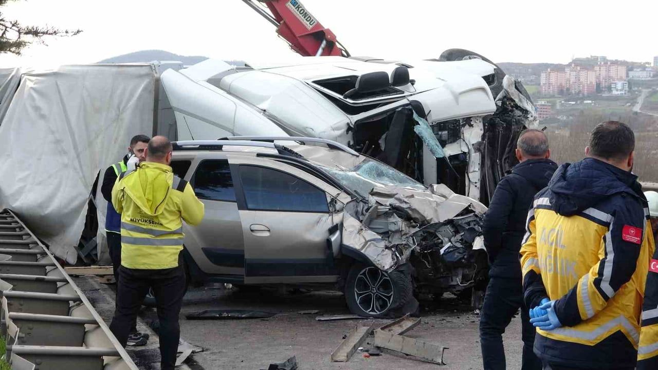 Samsun Canik'te tır karşı şeride geçti: 1 ölü, 3 yaralı
