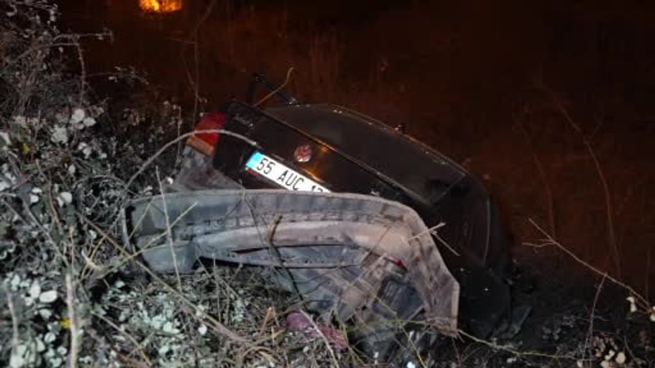 Samsun Çevre Yolu'nda otomobil yaklaşık 3 metre aşağıya düştü; sürücü yara almadı