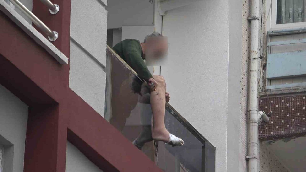 Samsun’da balkondaki bıçaklı kriz özel harekât operasyonuyla sonlandırıldı