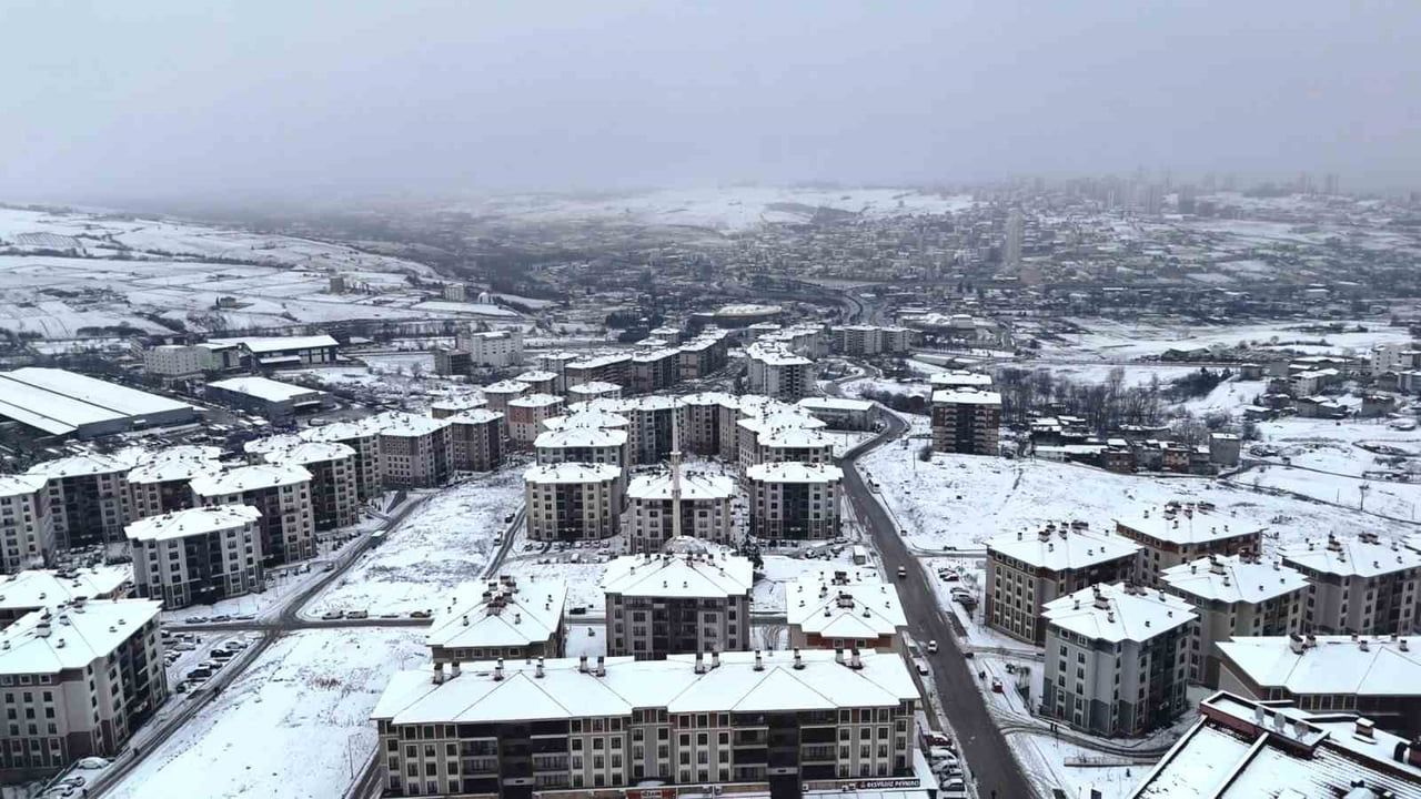 Samsun'da karla mücadele: 379 mahalle yolu ulaşıma açıldı, 14 yol için çalışmalar sürüyor