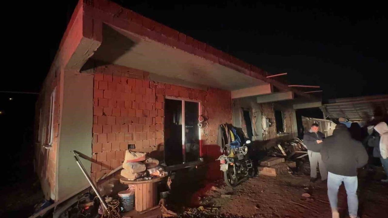 Samsun'da kaynar suya benzin dökülmesi sonucu evde patlama: 2 yaralı