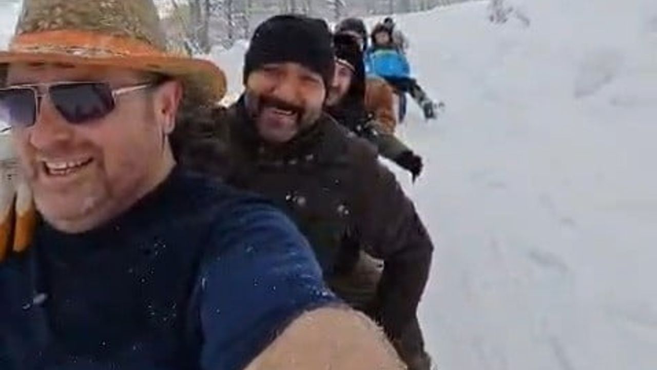 Samsun'da yoğun kar yağışı: Şenyurt'ta kar 1 metreye ulaştı, vatandaşlar karda eğlendi