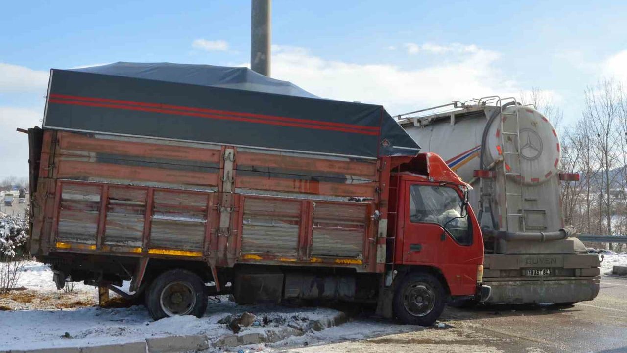 Samsun Havza'da tır ile kamyonet çarpıştı: 2 kişi yaralandı