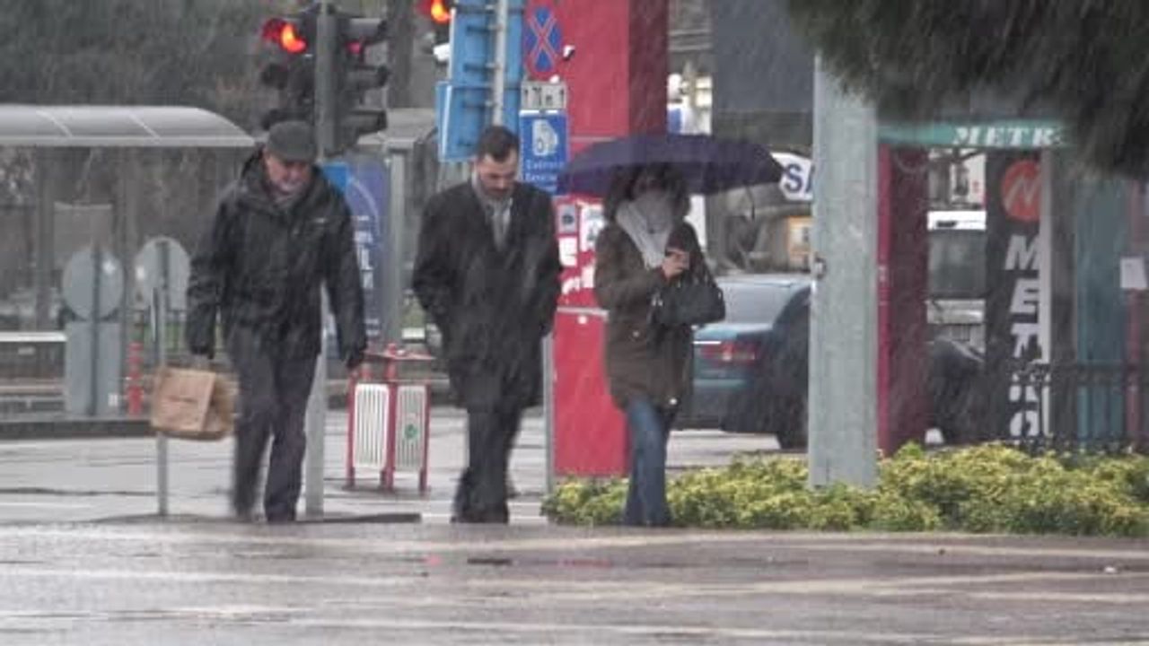 Samsun merkezde kar yağışı etkili oldu