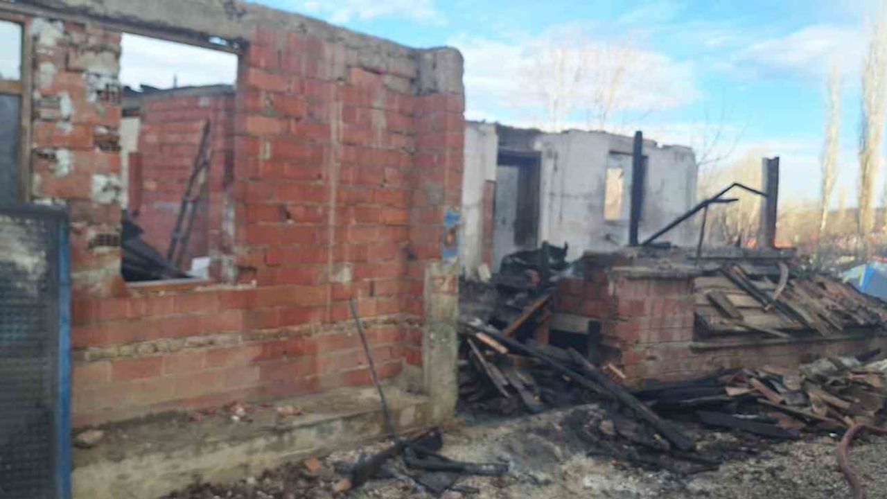 Samsun Vezirköprü'de ev yangını: 2 kişi hayatını kaybetti