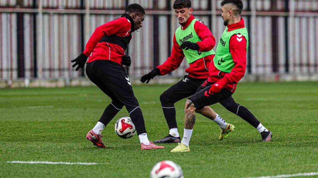 Samsunspor, Gençlerbirliği Deplasmanında 5 Maçlık Galibiyet Özlemine Son Vermeyi Hedefliyor
