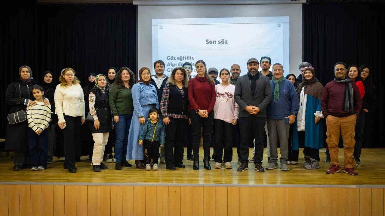 Sancaktepe'de fotoğrafın 'Gerçek Hikâyeleri' paneli ve teknik eğitim