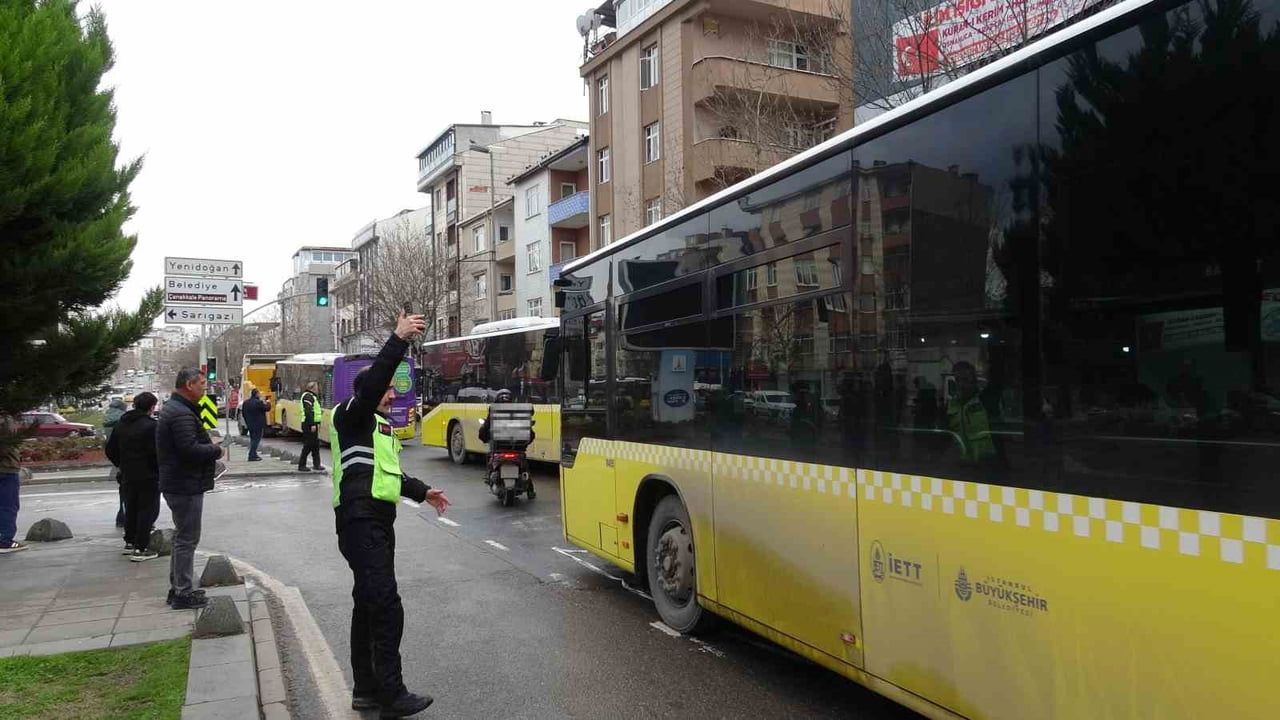 Sancaktepe'de İETT otobüslerinin karıştığı zincirleme kaza: 3 kişi yaralandı