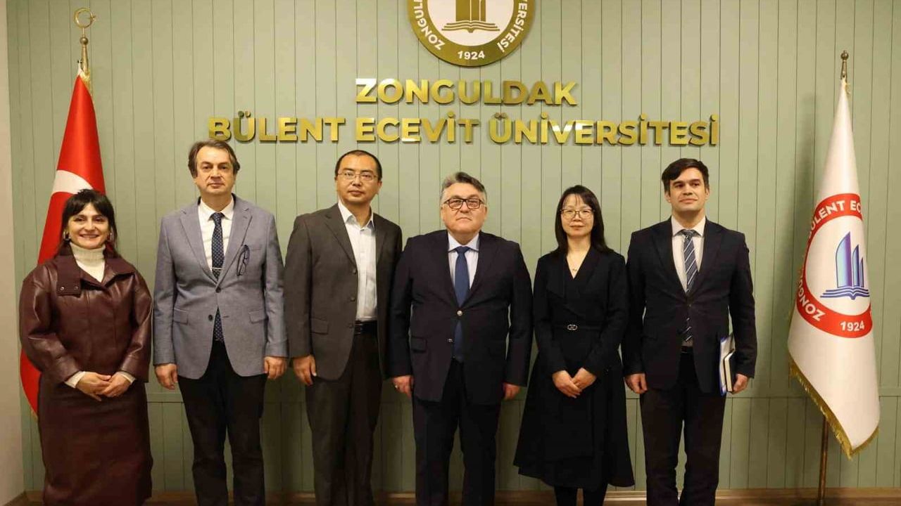 Şangay Dianji Üniversitesi Heyeti BEÜ Rektörü Prof. Dr. İsmail Hakkı Özölçer’i Ziyaret Etti