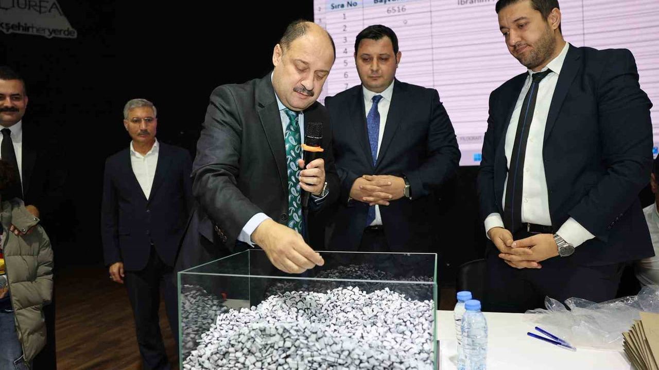 Şanlıurfa Büyükşehir Belediyesi 90 Personel Alımı İçin Noter Huzurunda Kura Çekimi Yaptı