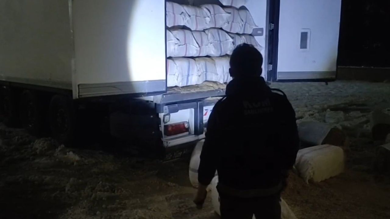 Şanlıurfa'da 15 milyon TL değerinde kaçak sigara ele geçirildi; 2 şüpheli gözaltında