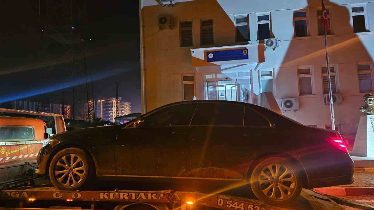 Şanlıurfa'da Ahırda Saklanan Çalıntı Otomobil Bulundu