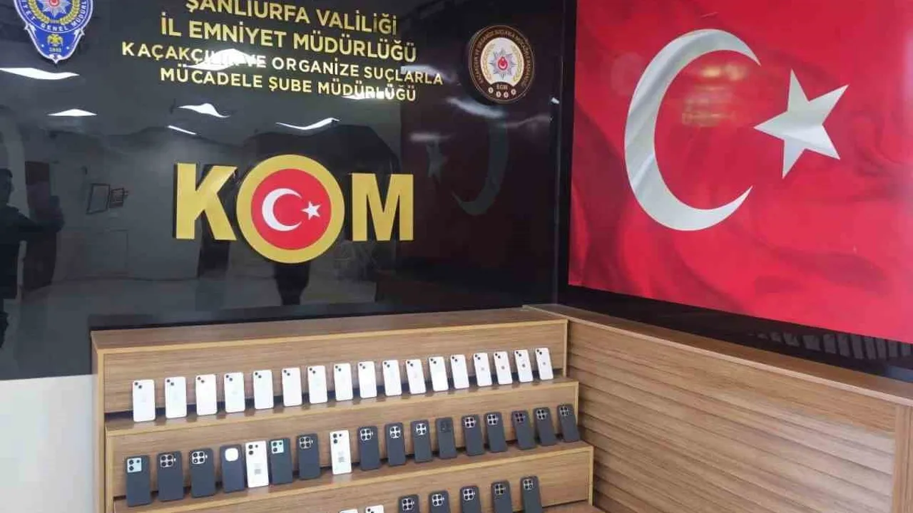 Şanlıurfa'da gümrük kaçağı cep telefonu operasyonunda 126 cihaz ele geçirildi, 3 gözaltı