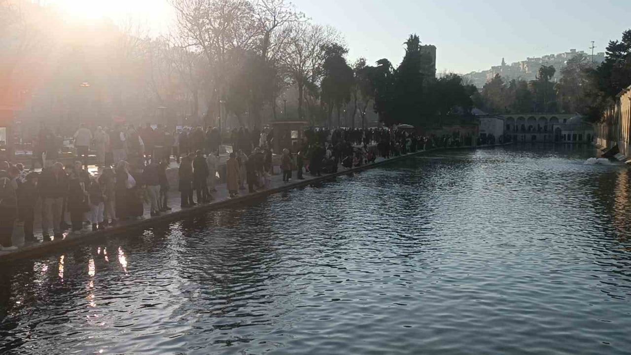 Şanlıurfa'da İki Günlük Karın Ardından Balıklıgöl'e Ziyaretçi Akını