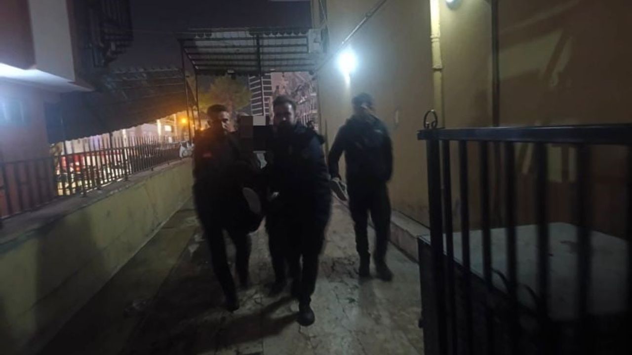 Şanlıurfa'da istinat duvarı çöktü; bina tedbir amaçlı tahliye edildi