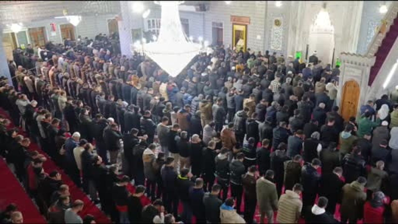 Şanlıurfa’da Miraç Kandili Balıklıgöl’de Dualarla İdrak Edildi