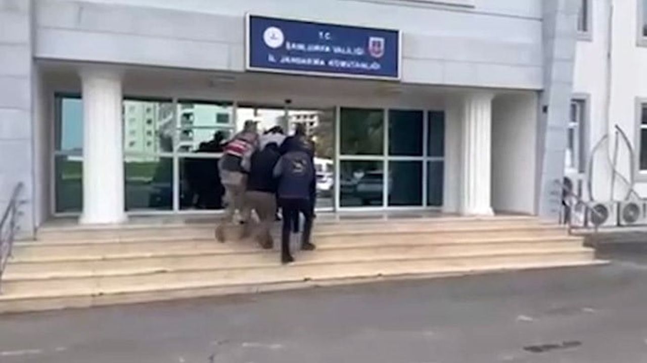 Şanlıurfa'da 'polis' yalanıyla dolandırıcılık operasyonu: 2 tutuklama, 1.8 milyon TL değerinde ziynet eşyası teslim edildi