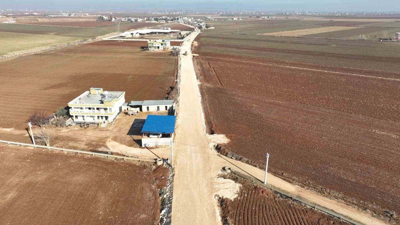 Şanlıurfa'da Yardımcı–Kısas grup yolunda 12 kilometrelik asfalt çalışması sürüyor