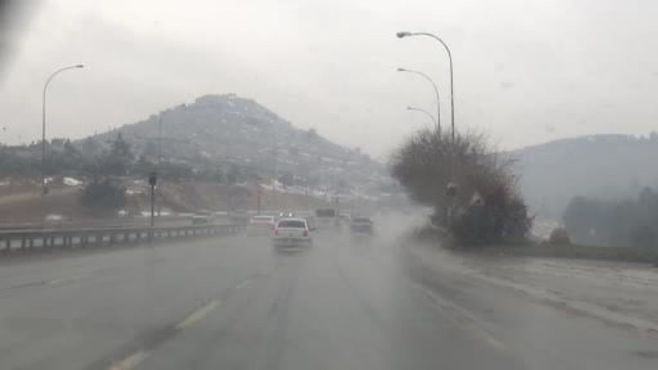 Şanlıurfa'da Yoğun Sis ve Yağmur Etkili: Görüş Mesafesi 20 Metreye Düştü