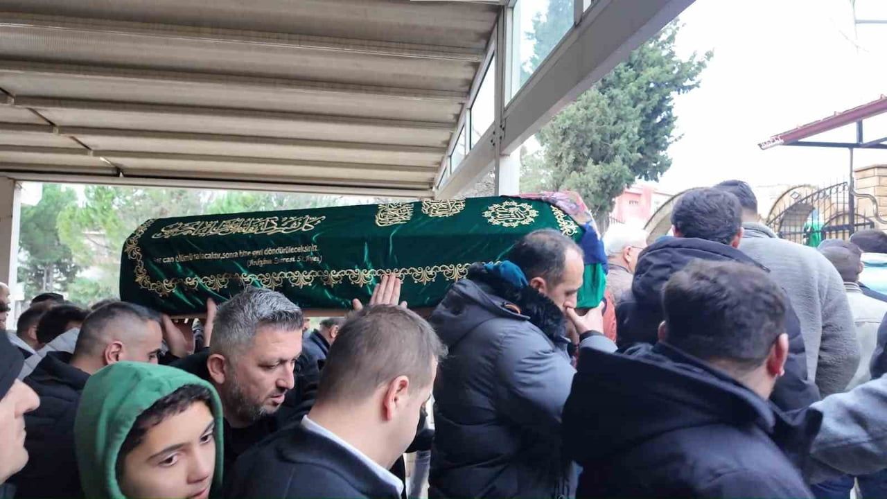 Sapanca'daki havuz kazasında yaşamını yitiren 3 yaşındaki çocuk Tuzla'da defnedildi