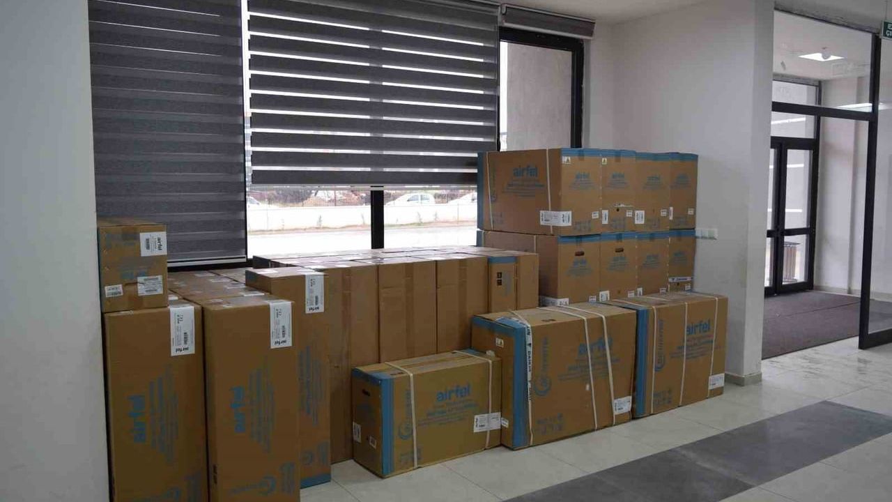 Sarıgöl Dört Eylül İlkokulu'na Dayanışmayla 26 Klima: Yaklaşık 1 Milyon Liralık Yatırım