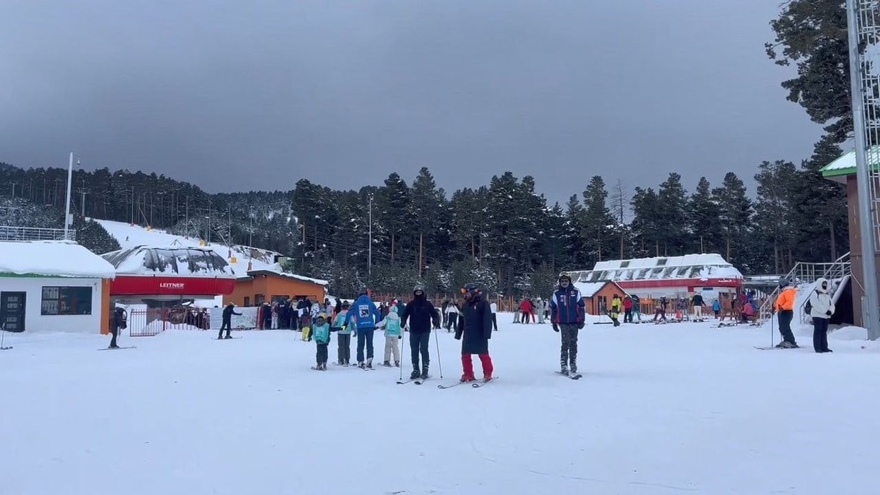 Sarıkamış’ta 'Kristal Kar' Etkisi: Kayak Sezonu Yoğun Talep Görüyor