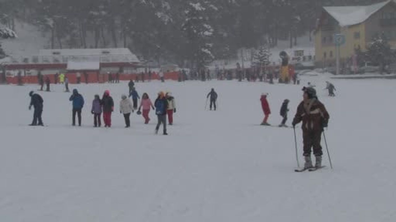 Sarıkamış'ta 'kristal kar'la kayak ve snowboard keyfi