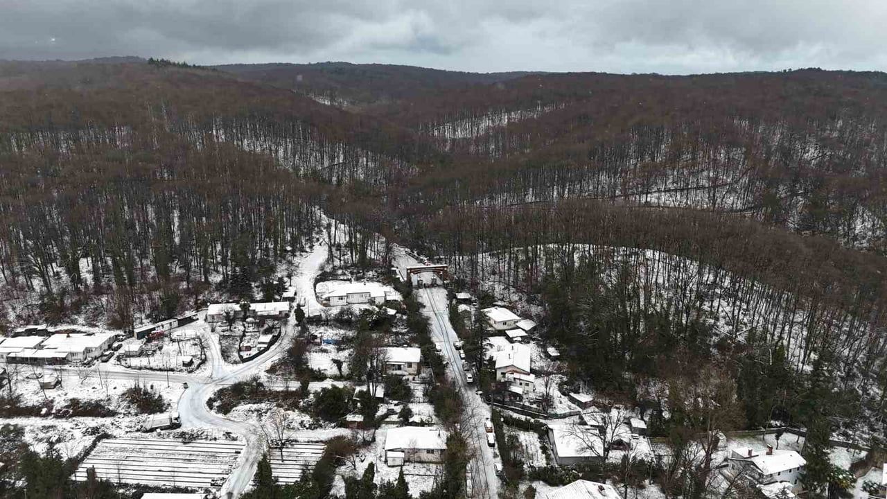 Sarıyer’de kış manzarası havadan görüntülendi: Bahçeköy ve Belgrad Ormanı beyaza büründü