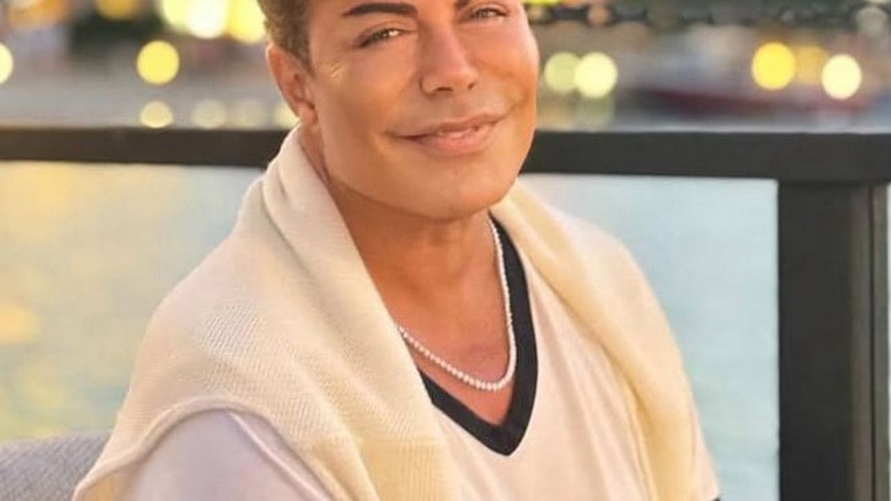 Şarkıcı ve sunucu Fatih Ürek, 59 yaşında hayatını kaybetti