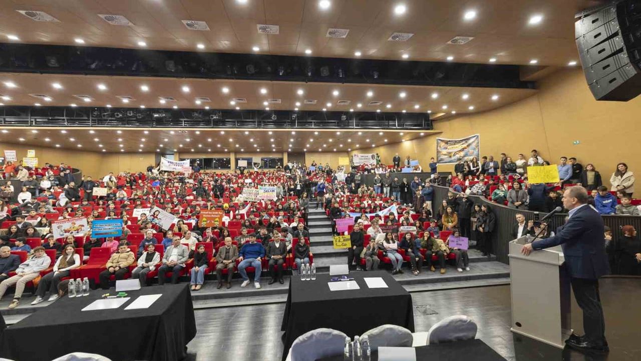 Seçer: Mersin, eğitimli gençlerle daha da gelişecek — 5. MBB LGS Bilgi Yarışması