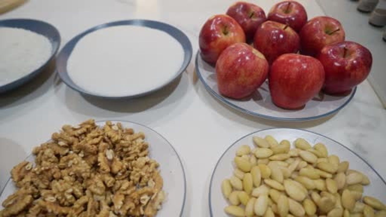 Şef Mevlüt Ölmez'den Niğde elmasıyla katkısız elmalı cezerye