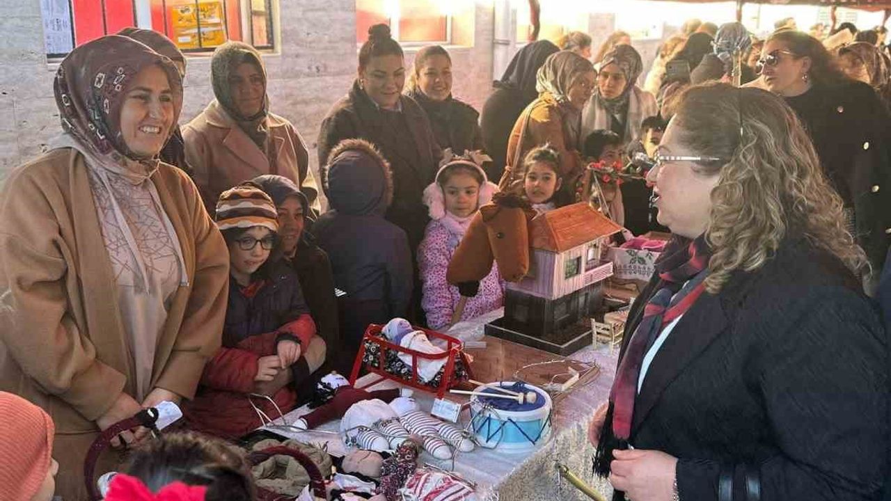 Şehit Cafer İlkokulu 'Ailem Çocukken' Sergisiyle Kuşaklar Arası Aile Bağını Vurguladı