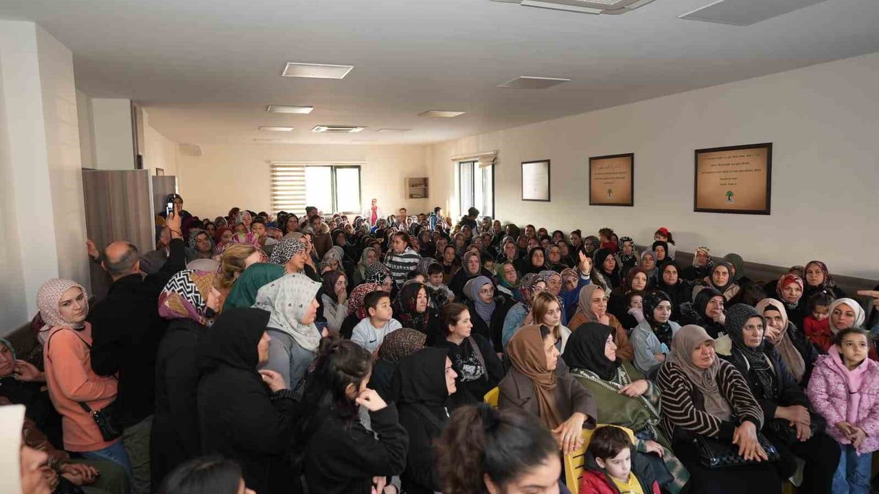 Şehitkamil Belediye Başkanı Umut Yılmaz Karşıyaka Mahallesi'nde kadınlarla buluştu