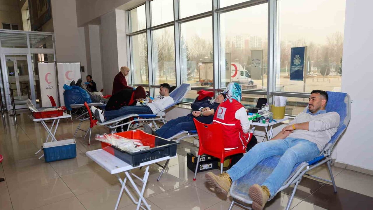Selçuklu Belediyesi ve Vatandaşlar Kızılay Kan Bağışı Kampanyasına Destek Verdi