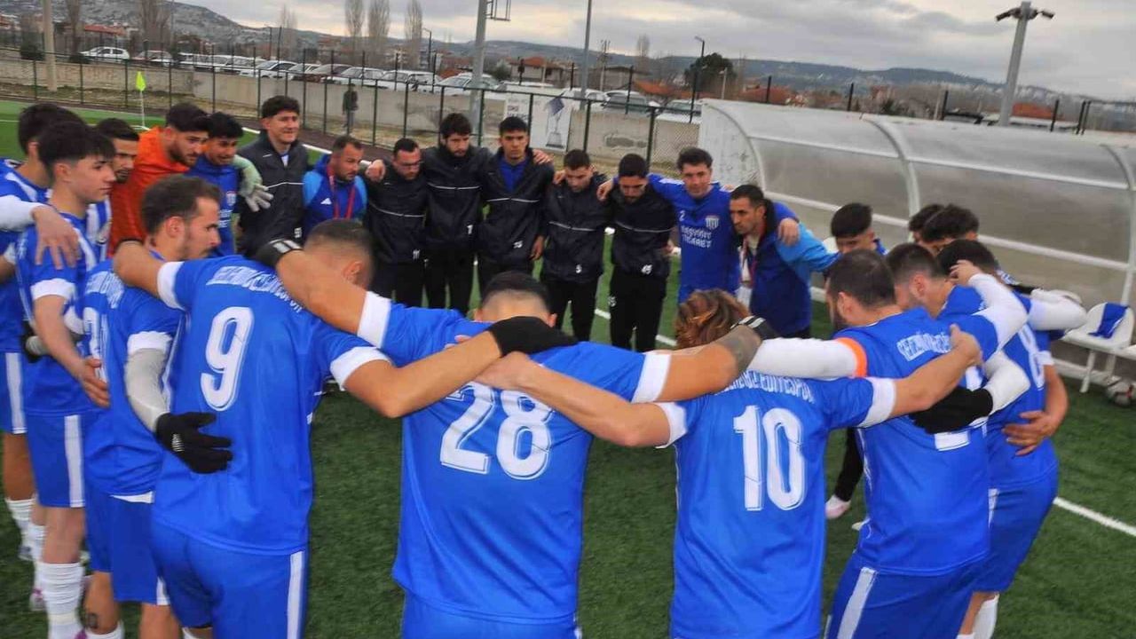 Selendi Belediye Spor 6'da 6 yaptı: Alaşehir'i 2-0 yenerek liderliğini sürdürdü