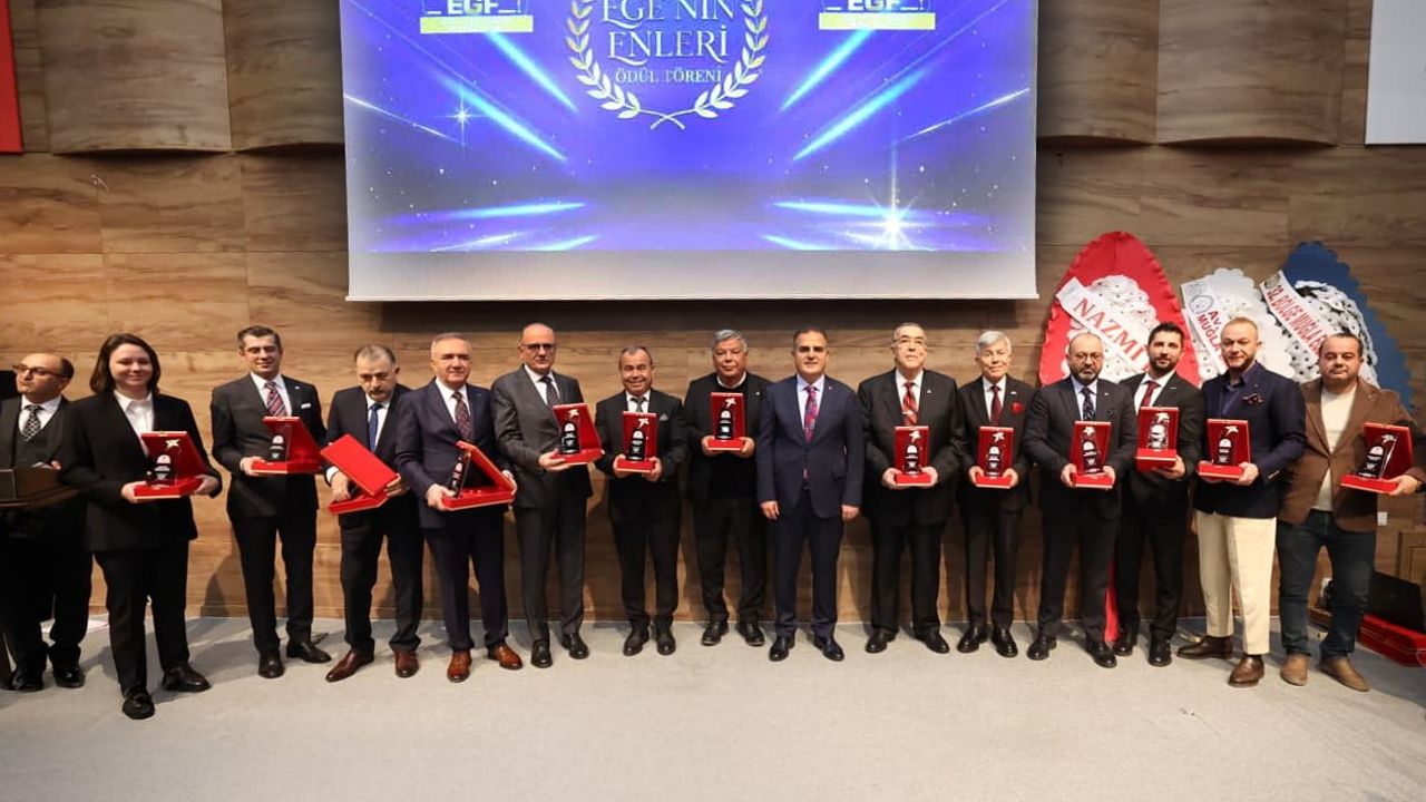 Selim Kasapoğlu'na 'En Başarılı İş İnsanı' ödülü; DSO Ege'de ödül alan tek sanayi odası oldu