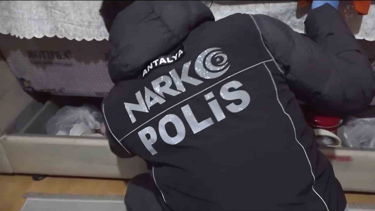 Serik’te eş zamanlı uyuşturucu operasyonu: 25 kişi gözaltında
