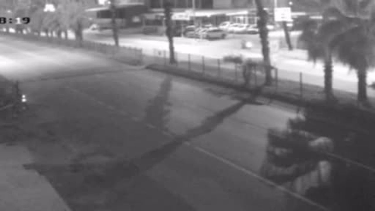 Serik'te hafif ticari araç ile elektrikli bisiklet çarpıştı: Emekli polis hayatını kaybetti