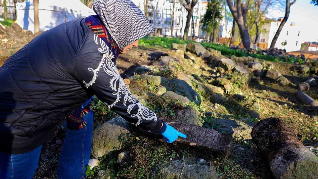 Seyyid Kutbiddin Mezarlığı’nda kurtarma kazısı ve çevre düzenleme çalışmaları