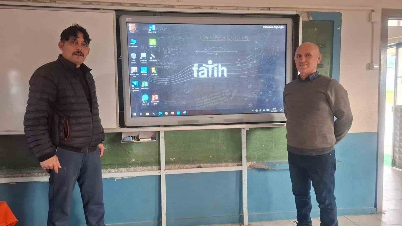 Sığırtmaçlı İlkokulu'na iki akıllı tahta ile teknoloji hamlesi