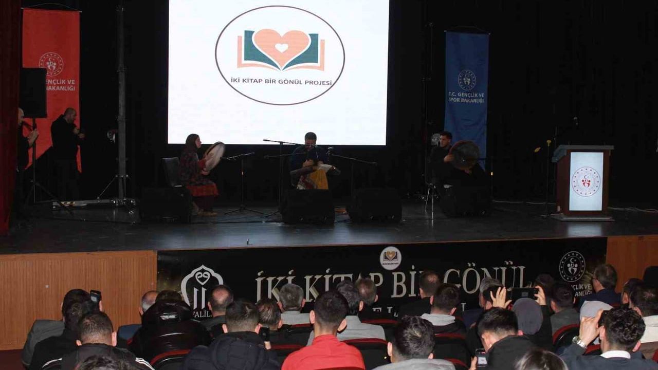 Siirt’te 'İki Kitap Bir Gönül Projesi' tanıtıldı: Okuma, gönüllülük ve spor hedefleniyor