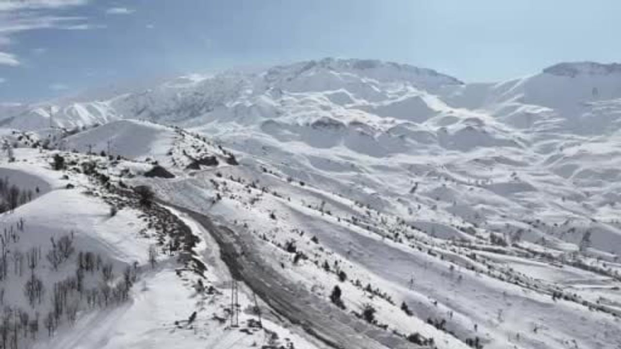 Siirt’te karla mücadele: 146 köy yolu ulaşıma açıldı, 16 yol için çalışmalar sürüyor