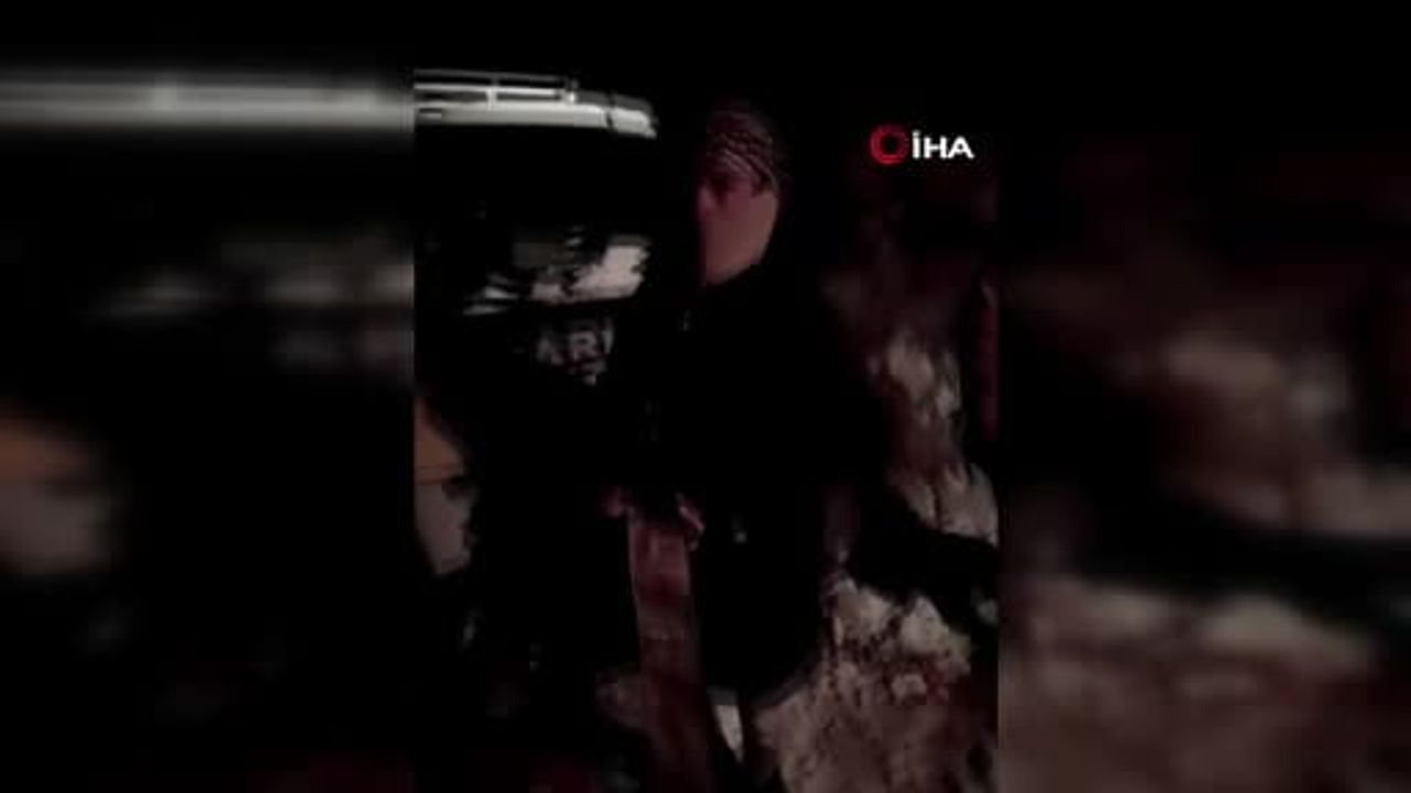 Siirt'te mahsur kalan minibüs kurtarıldı; kapalı yollar açma çalışmaları sürüyor